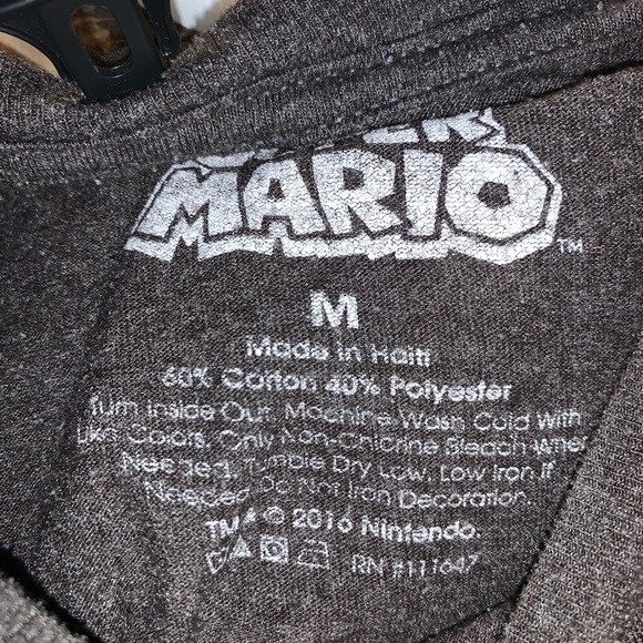 Men’s super Mario medium Tshirt - Picture 3 of 3